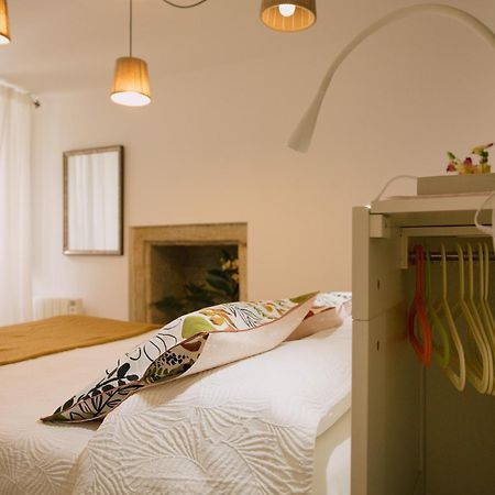 Roompedra Apartamentos Turisticos ซานติอาโก เด กอมโปสเตลา ภายนอก รูปภาพ