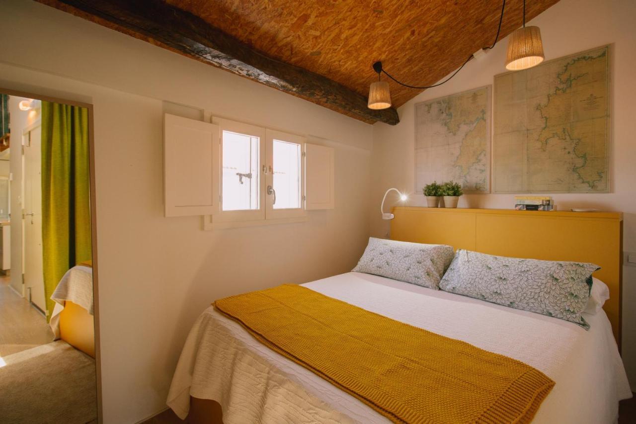 Roompedra Apartamentos Turisticos ซานติอาโก เด กอมโปสเตลา ภายนอก รูปภาพ