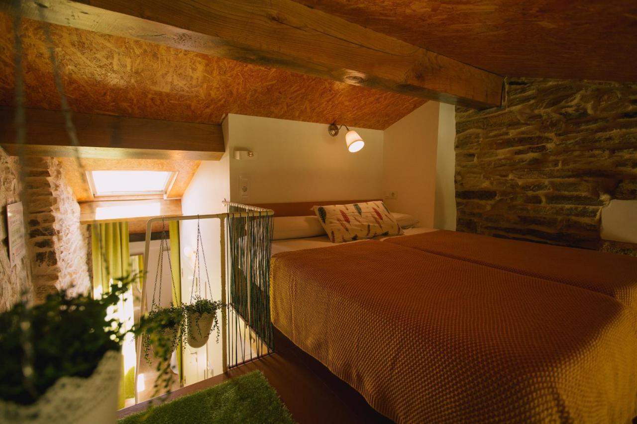 Roompedra Apartamentos Turisticos ซานติอาโก เด กอมโปสเตลา ภายนอก รูปภาพ