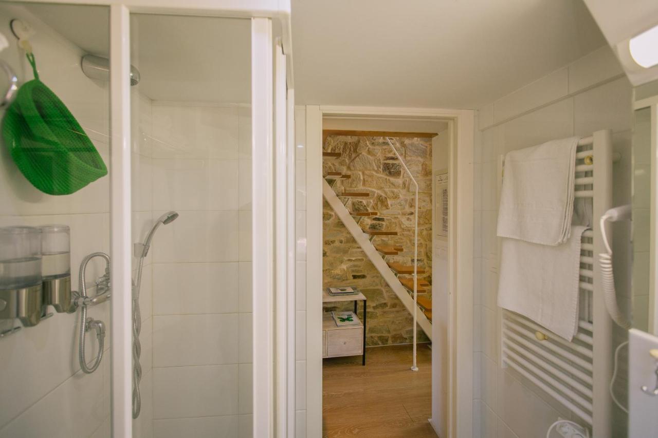 Roompedra Apartamentos Turisticos ซานติอาโก เด กอมโปสเตลา ภายนอก รูปภาพ