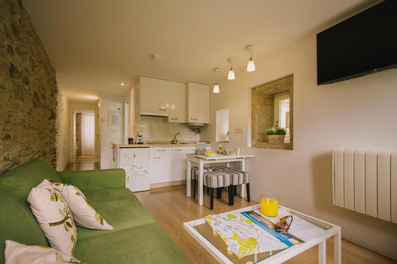 Roompedra Apartamentos Turisticos ซานติอาโก เด กอมโปสเตลา ภายนอก รูปภาพ