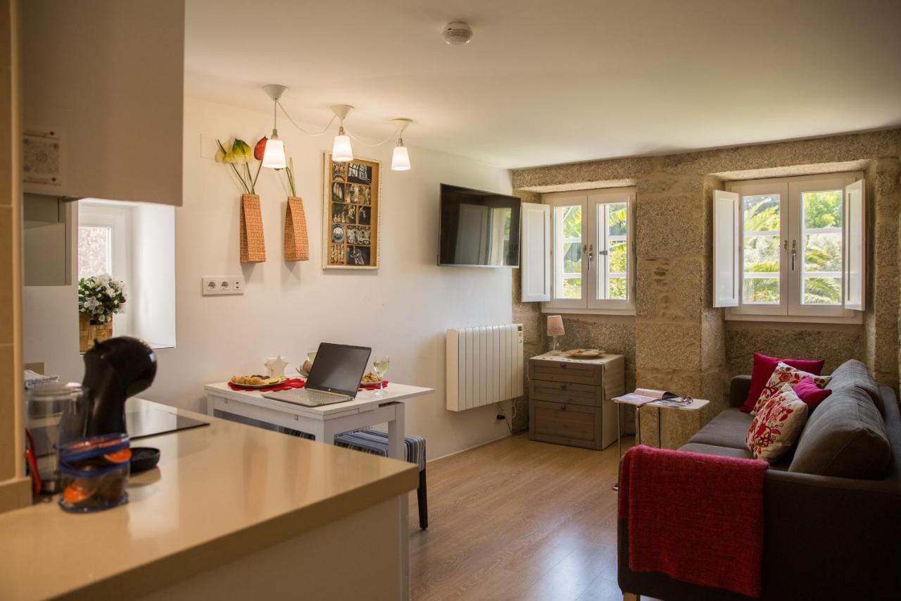 Roompedra Apartamentos Turisticos ซานติอาโก เด กอมโปสเตลา ภายนอก รูปภาพ