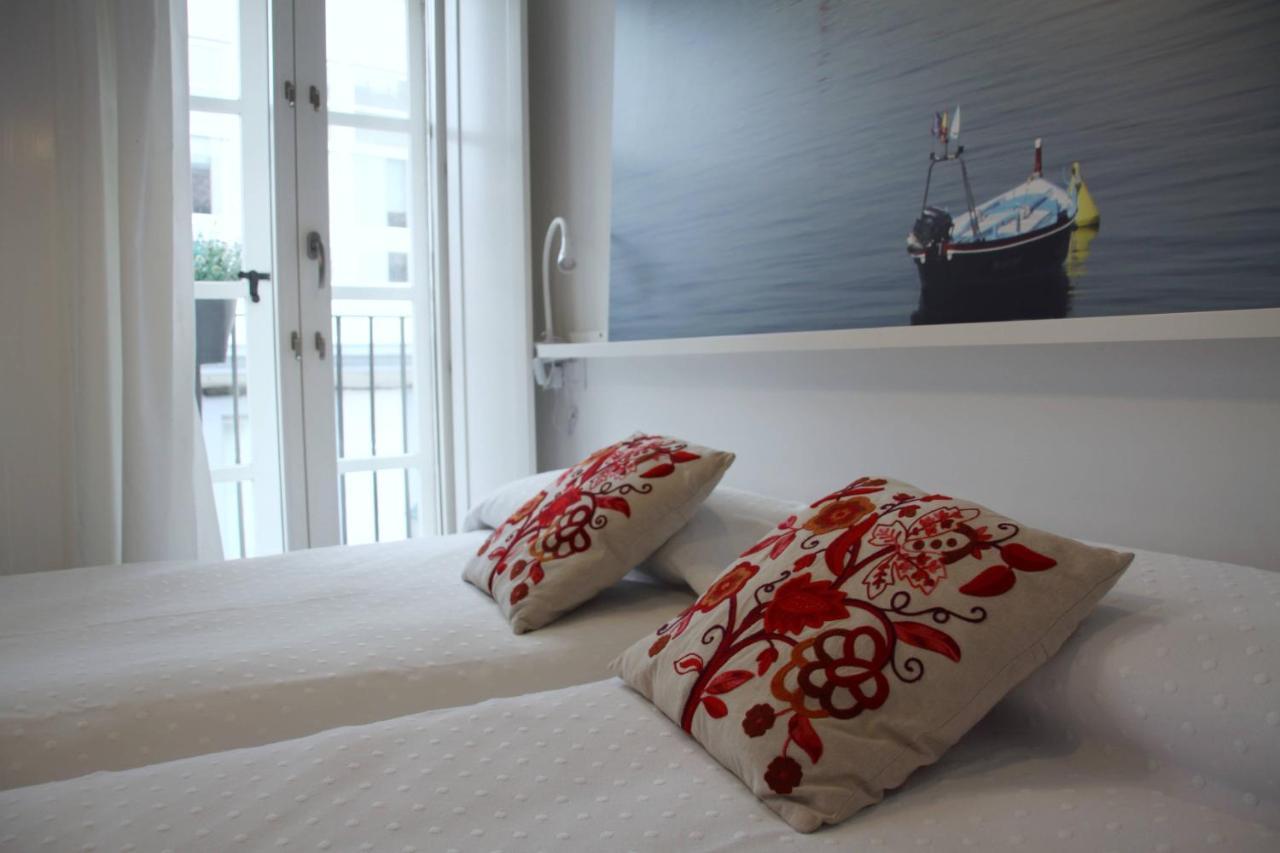 Roompedra Apartamentos Turisticos ซานติอาโก เด กอมโปสเตลา ภายนอก รูปภาพ