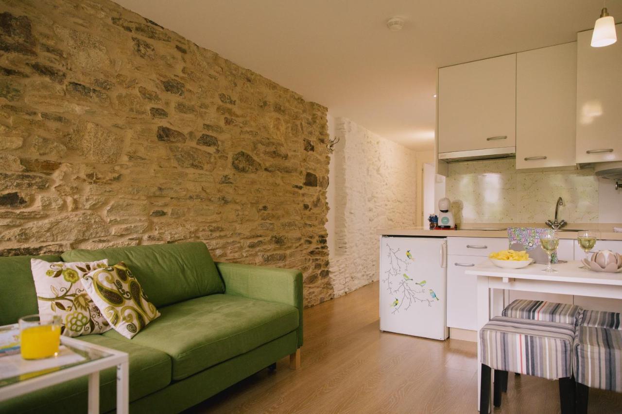 Roompedra Apartamentos Turisticos ซานติอาโก เด กอมโปสเตลา ภายนอก รูปภาพ