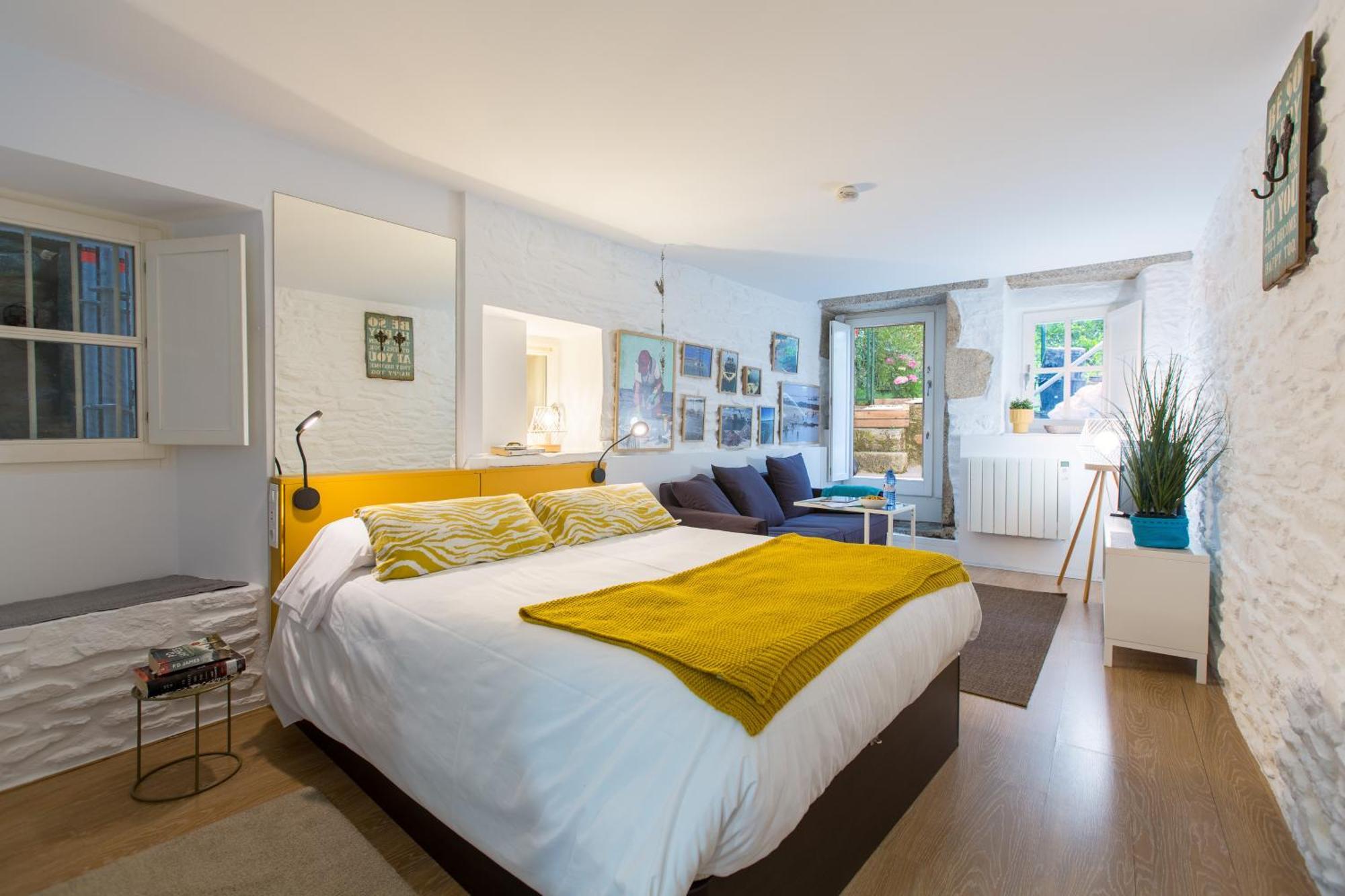 Roompedra Apartamentos Turisticos ซานติอาโก เด กอมโปสเตลา ภายนอก รูปภาพ