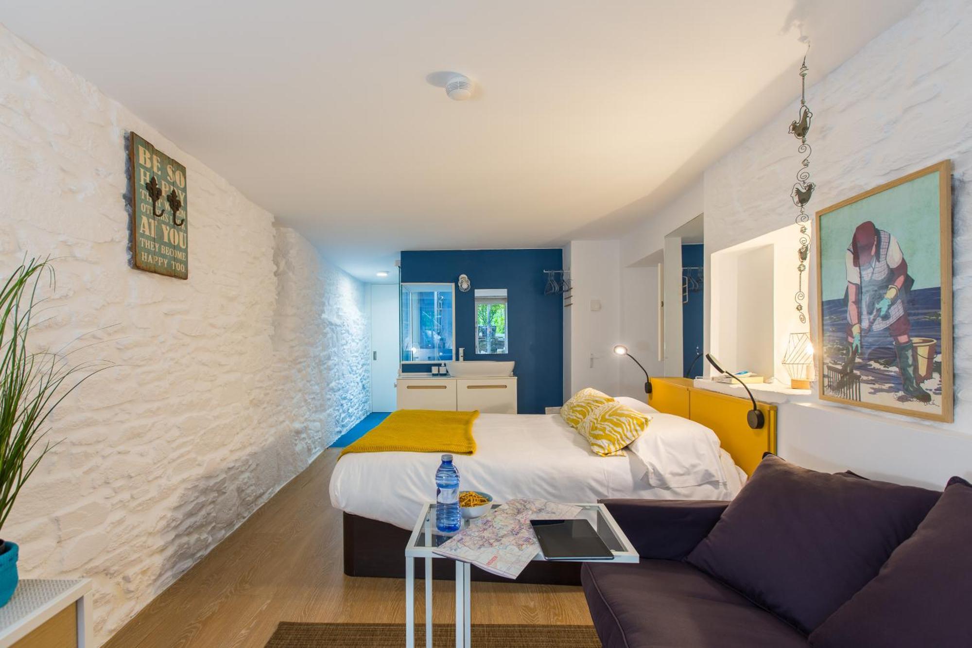 Roompedra Apartamentos Turisticos ซานติอาโก เด กอมโปสเตลา ภายนอก รูปภาพ
