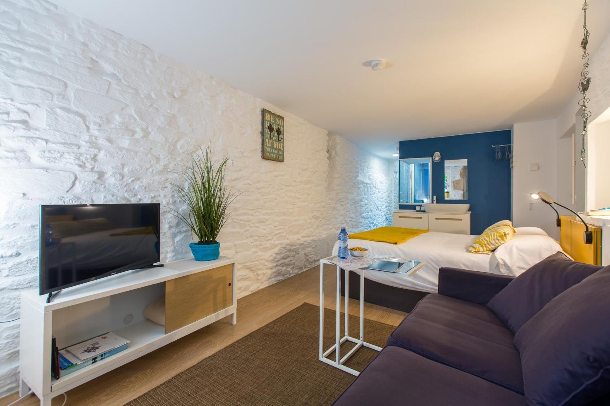 Roompedra Apartamentos Turisticos ซานติอาโก เด กอมโปสเตลา ภายนอก รูปภาพ