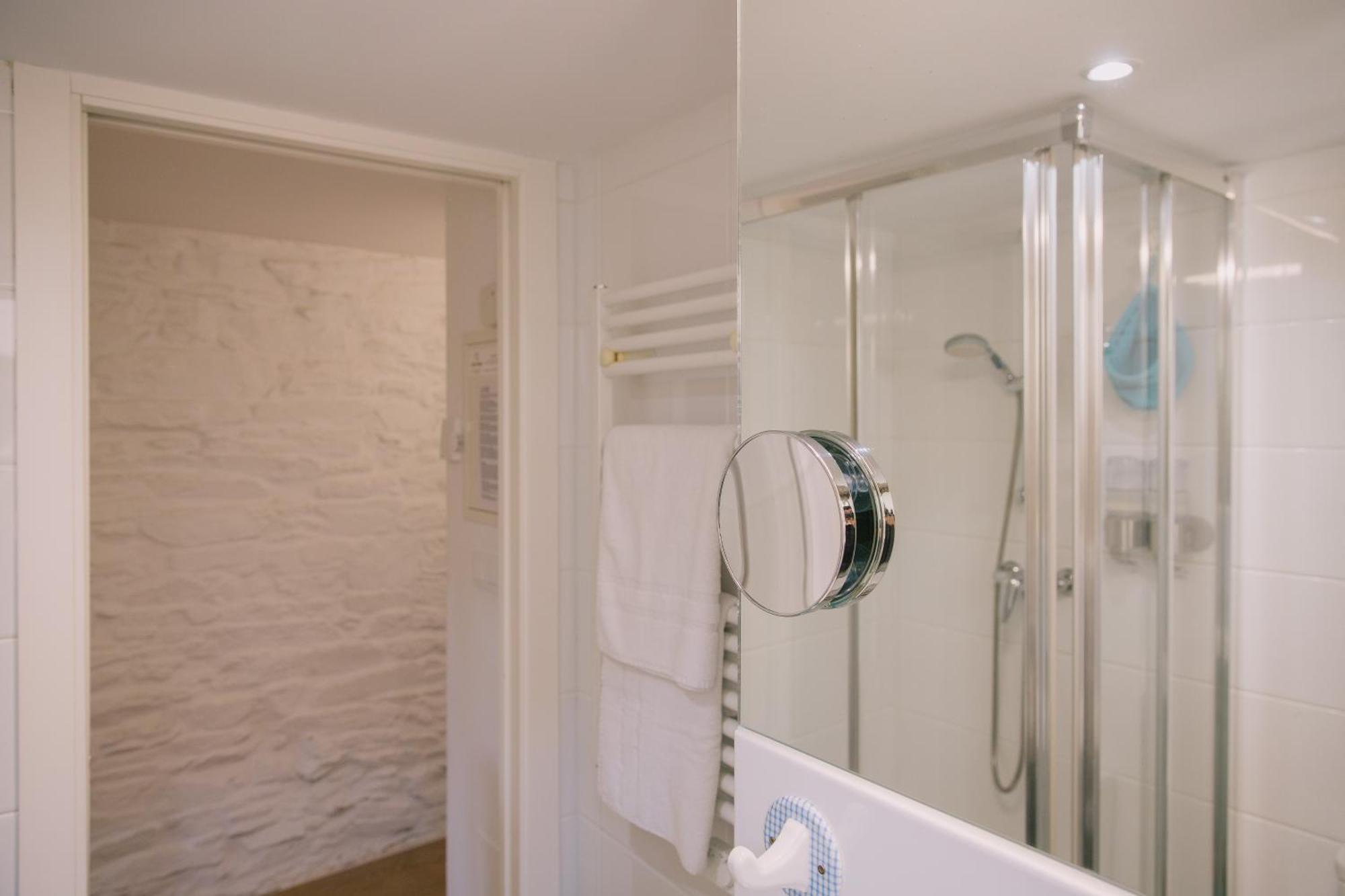 Roompedra Apartamentos Turisticos ซานติอาโก เด กอมโปสเตลา ภายนอก รูปภาพ