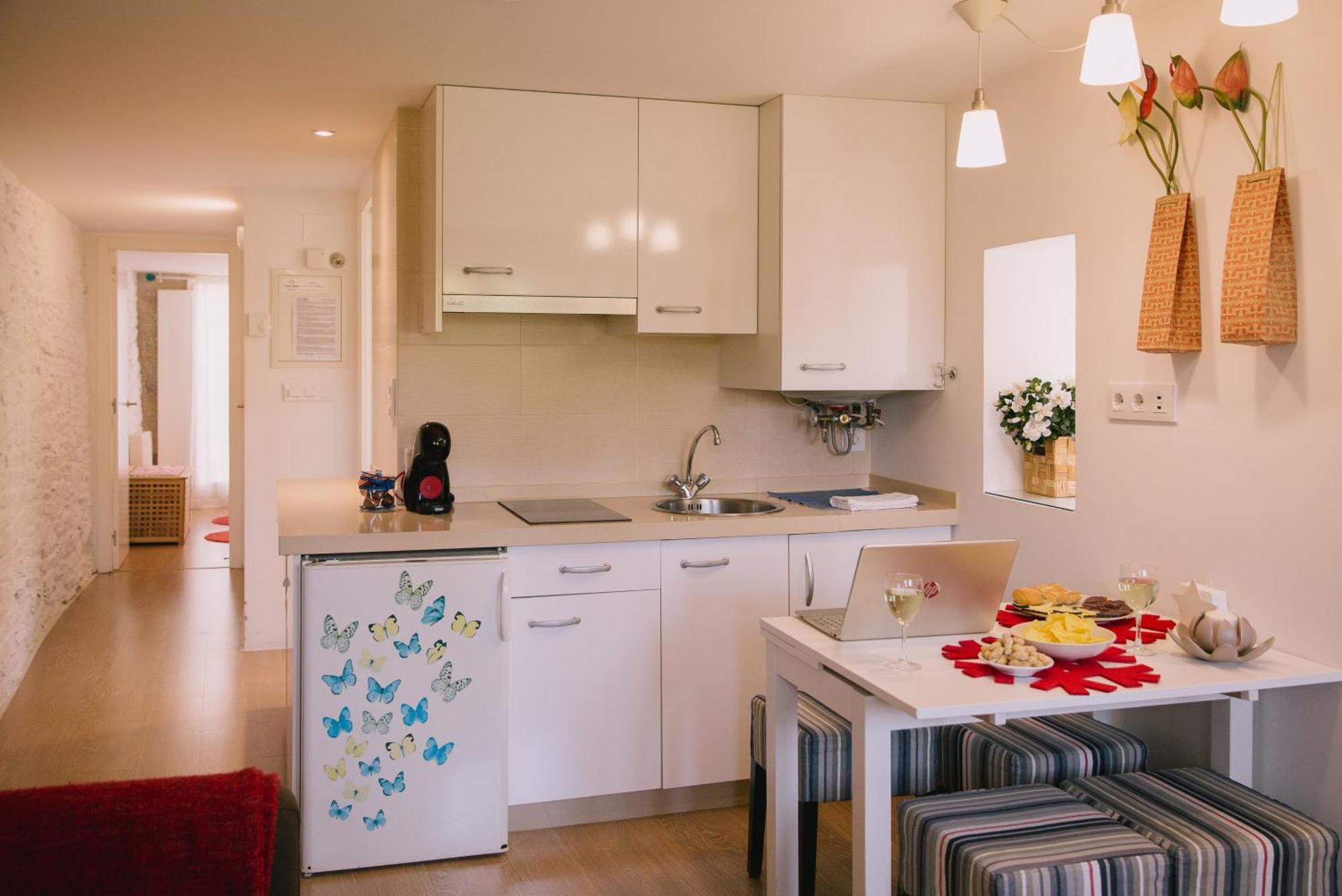 Roompedra Apartamentos Turisticos ซานติอาโก เด กอมโปสเตลา ภายนอก รูปภาพ