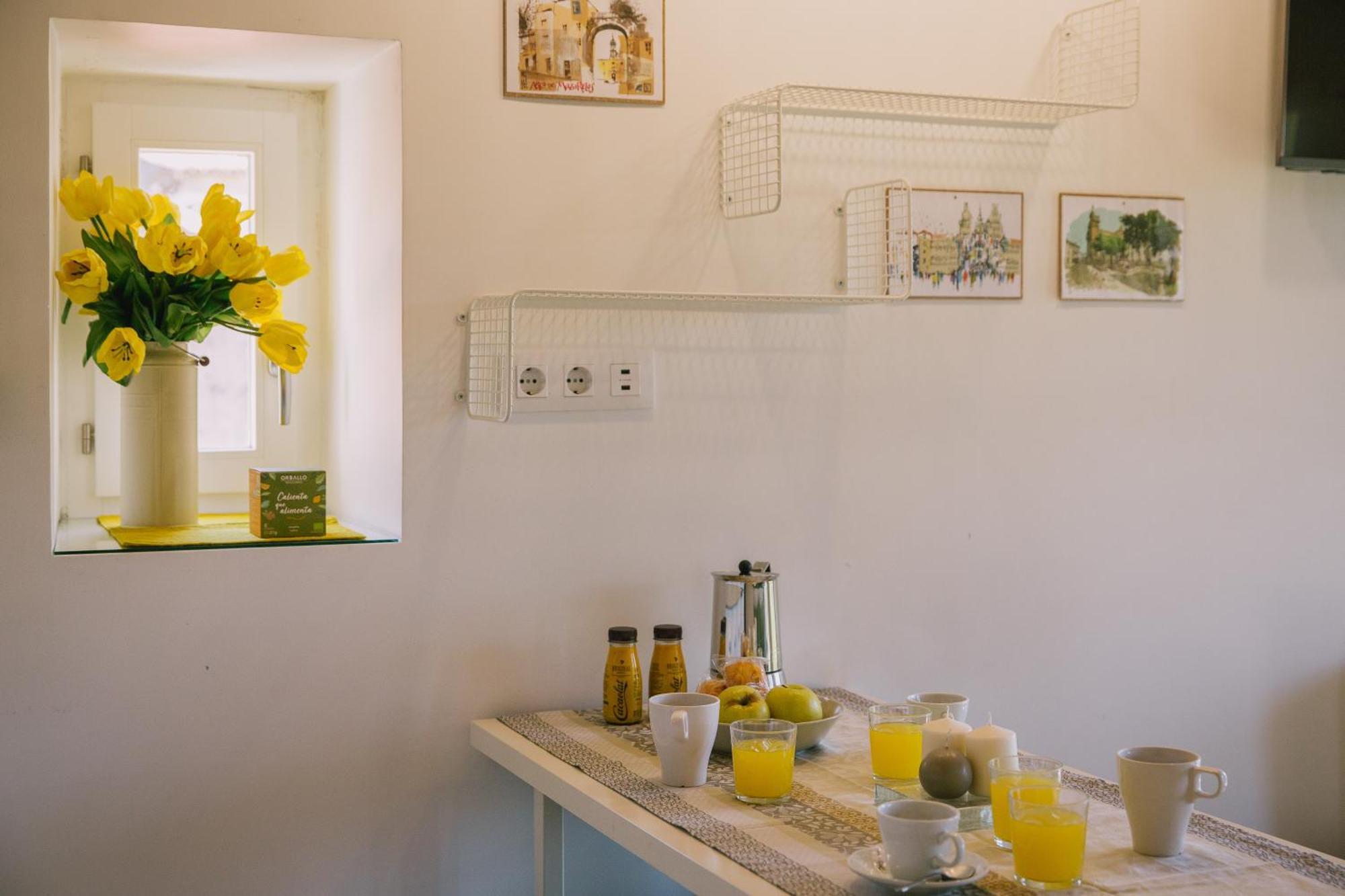 Roompedra Apartamentos Turisticos ซานติอาโก เด กอมโปสเตลา ภายนอก รูปภาพ