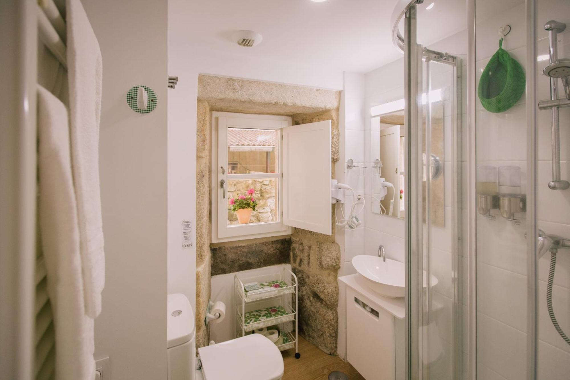 Roompedra Apartamentos Turisticos ซานติอาโก เด กอมโปสเตลา ภายนอก รูปภาพ