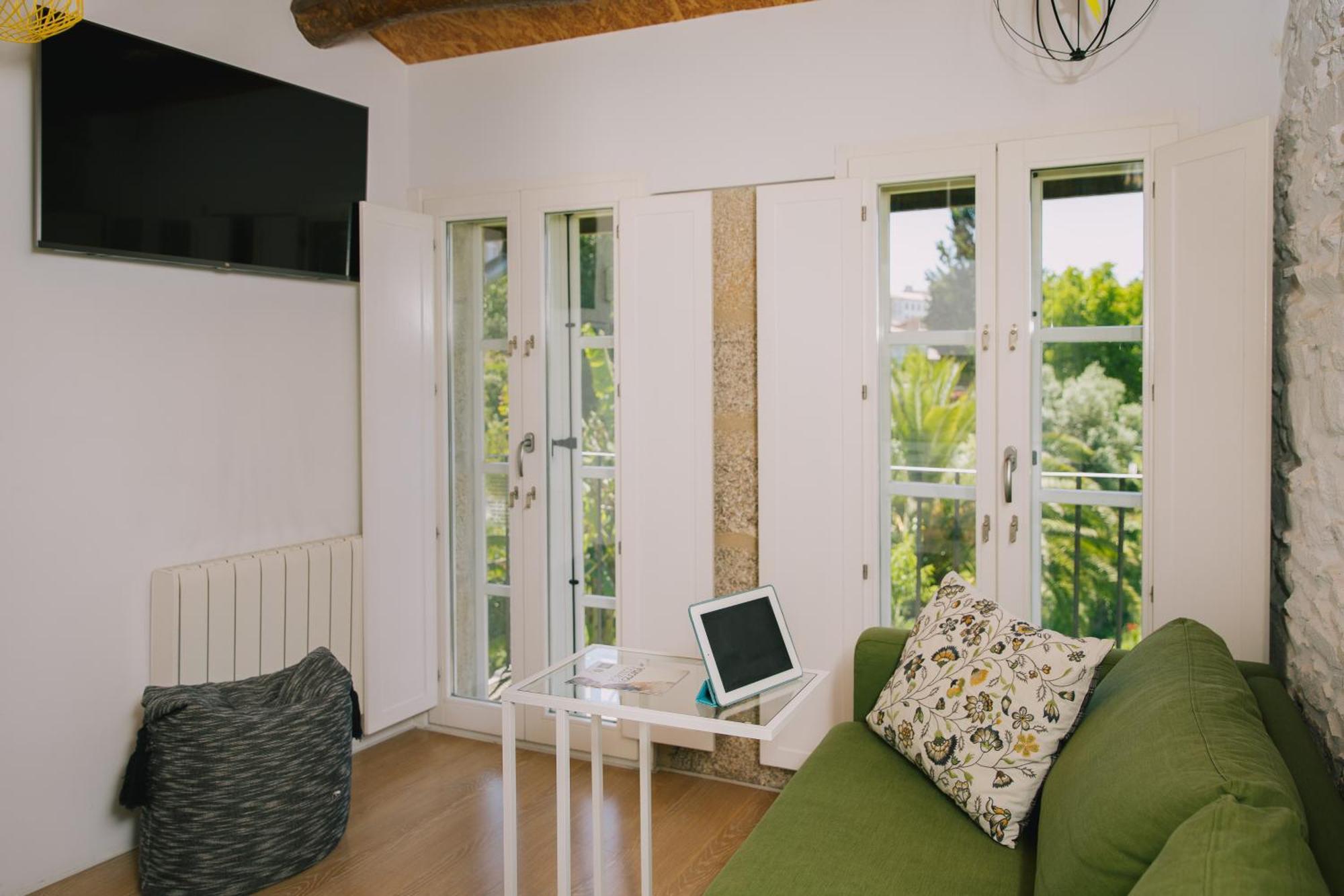 Roompedra Apartamentos Turisticos ซานติอาโก เด กอมโปสเตลา ภายนอก รูปภาพ