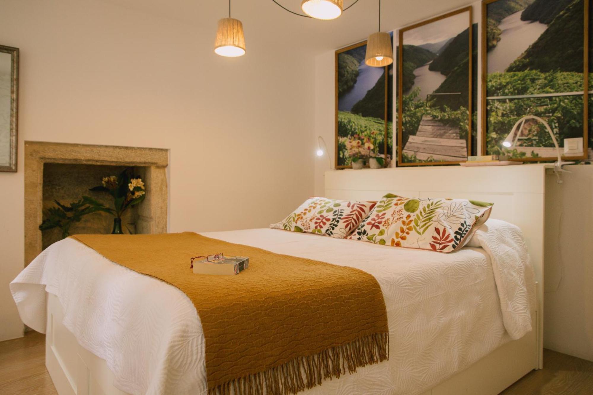 Roompedra Apartamentos Turisticos ซานติอาโก เด กอมโปสเตลา ภายนอก รูปภาพ