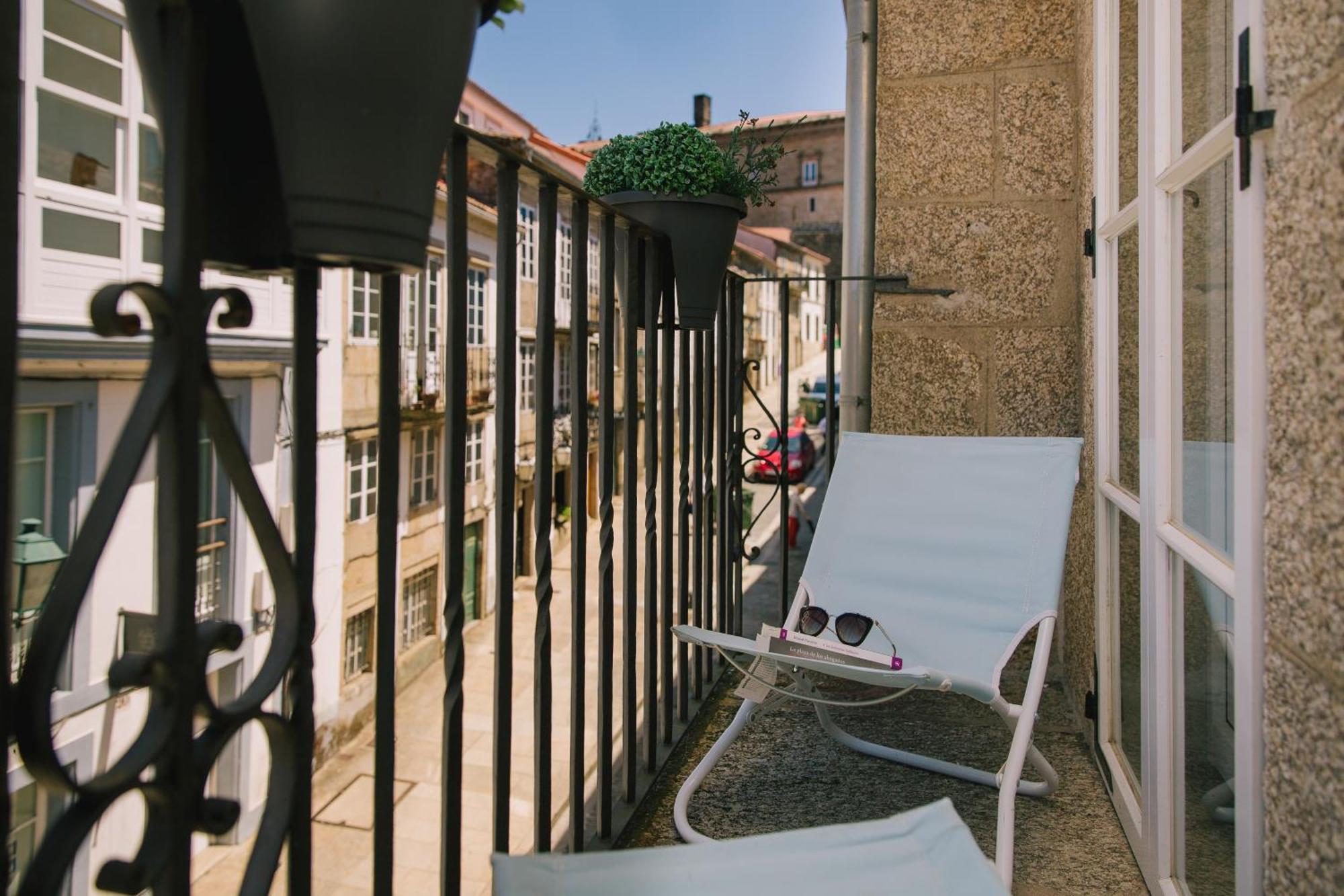 Roompedra Apartamentos Turisticos ซานติอาโก เด กอมโปสเตลา ภายนอก รูปภาพ