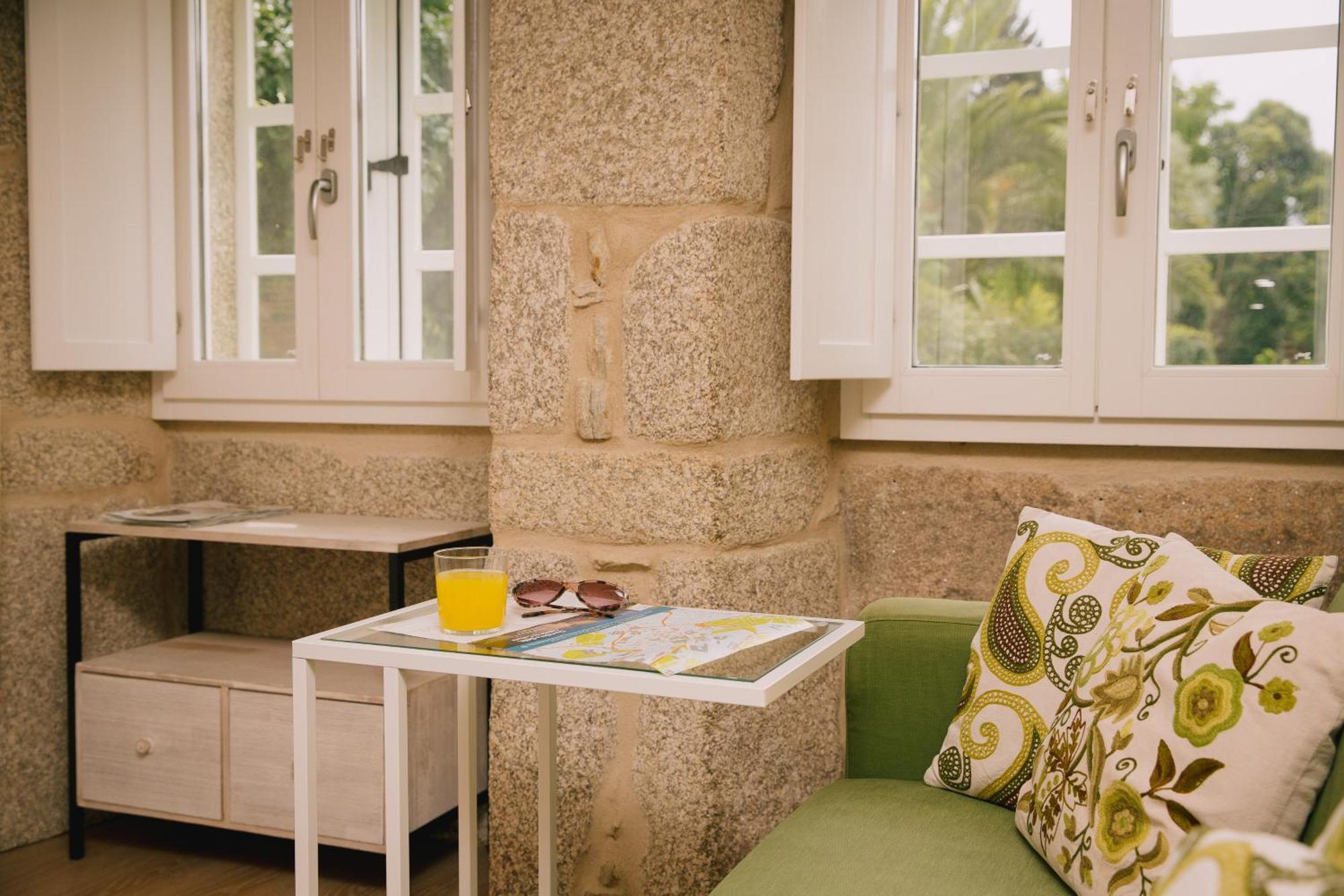 Roompedra Apartamentos Turisticos ซานติอาโก เด กอมโปสเตลา ภายนอก รูปภาพ